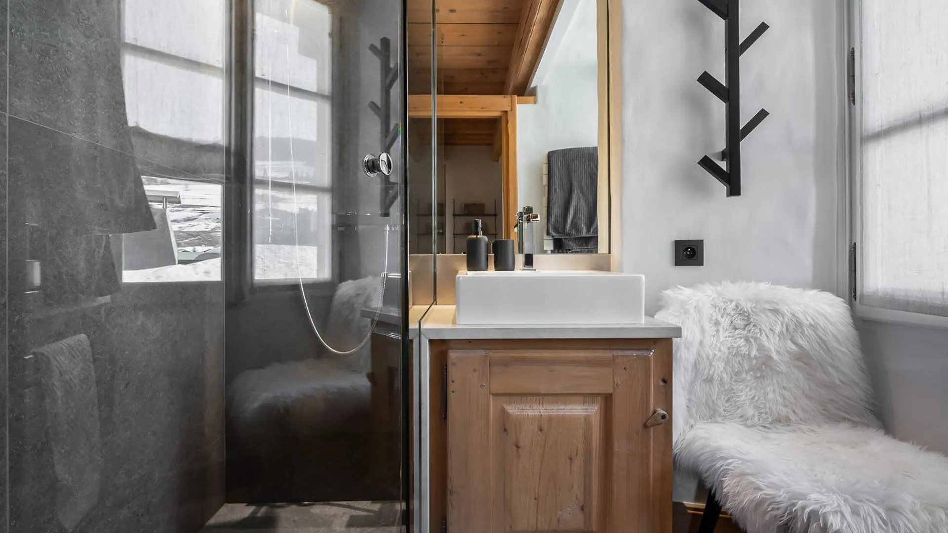 Appartement 3 Ch. Renove, Centre De Megeve, Balcon, Cheminee, Parking, 3 Min Telecabine Chamois - Fr-1-453-178 0*, Megeve France